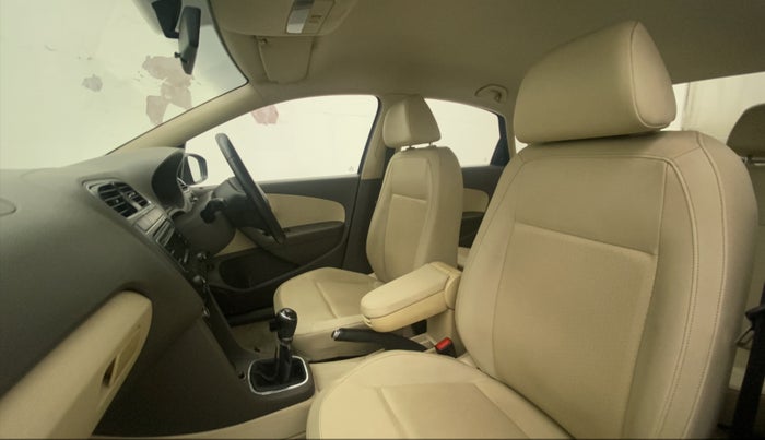 2014 Volkswagen Vento HIGHLINE 1.6 MPI, Petrol, Manual, 45,714 km, Right Side Front Door Cabin