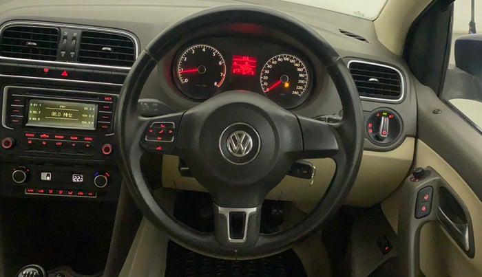 2014 Volkswagen Vento HIGHLINE 1.6 MPI, Petrol, Manual, 45,714 km, Steering Wheel Close Up