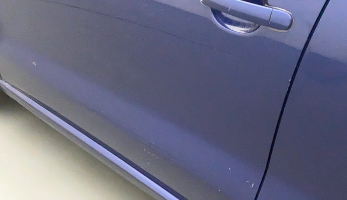 2014 Volkswagen Vento HIGHLINE 1.6 MPI, Petrol, Manual, 45,714 km, Front passenger door - Minor scratches