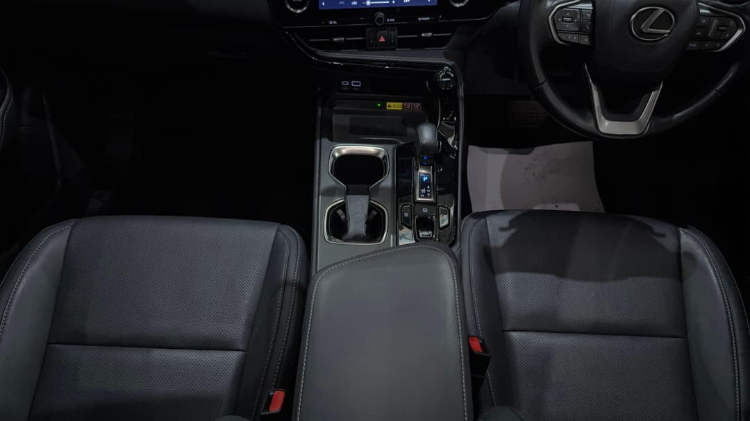 2023 Lexus Nx250 2WD, Automatic, 32906 km, Center Console