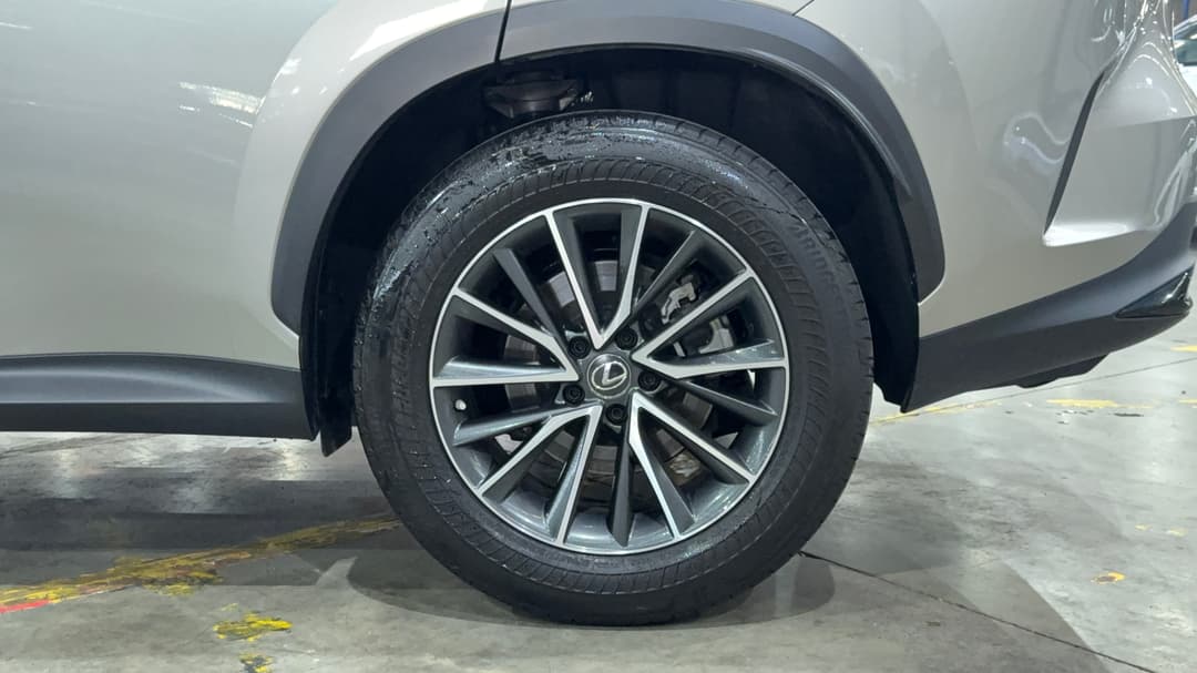 2023 Lexus Nx250 2WD, Automatic, 32906 km, Left Rear Wheel