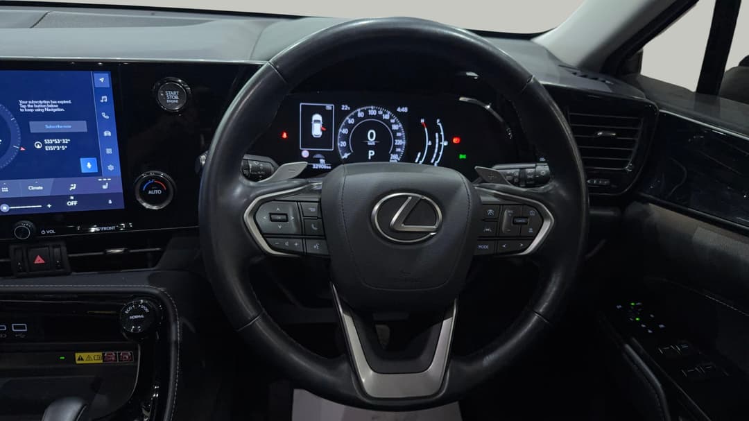 2023 Lexus Nx250 2WD, Automatic, 32906 km, Steering Wheel Close-up