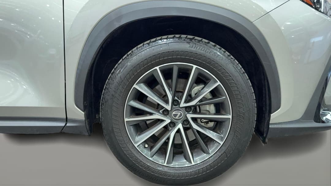 2023 Lexus Nx250 2WD, Automatic, 32906 km, Right Front Wheel