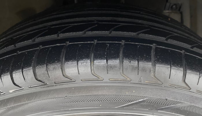 2016 Maruti Ciaz VDI+ SHVS, Diesel, Manual, 86,056 km, Right Front Tyre Tread
