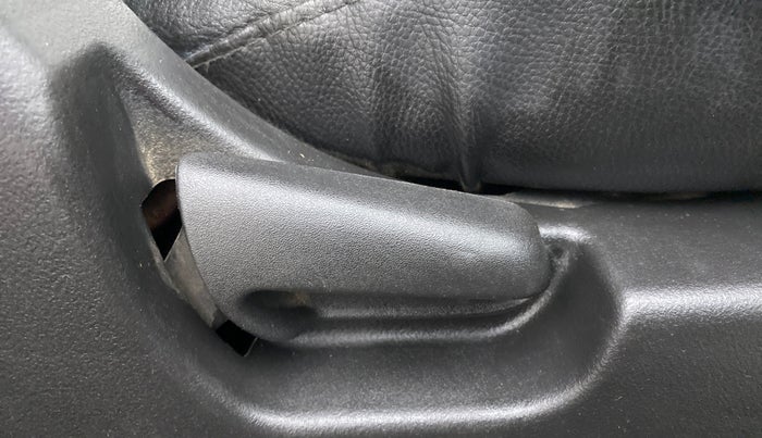 2015 Maruti Wagon R 1.0 LXI CNG, CNG, Manual, 53,086 km, Driver Side Adjustment Panel