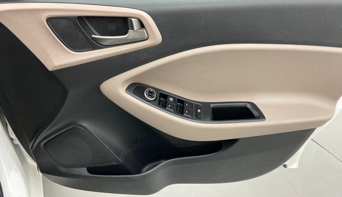 2017 Hyundai Elite i20 Magna Executive 1.2, Petrol, Manual, 27,271 km, Driver Side Door Panels Control