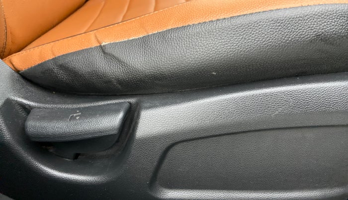 2017 Hyundai Elite i20 Magna Executive 1.2, Petrol, Manual, 27,271 km, Driver Side Adjustment Panel