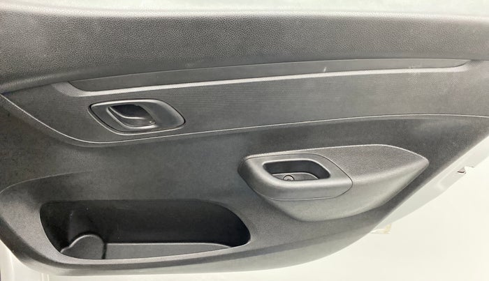 2018 Renault Kwid 1.0 RXT, Petrol, Manual, 29,780 km, Driver Side Door Panels Control