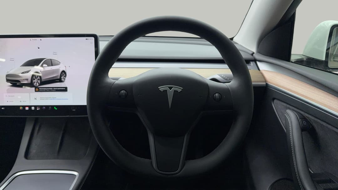 2023 Tesla Model Y Long Range, Automatic, 38719 km, Steering Wheel Close-up