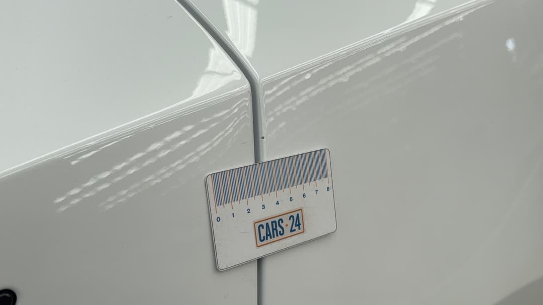 2023 Tesla Model Y Long Range, Automatic, 38719 km, Quarter Panel Rear LHS Chip