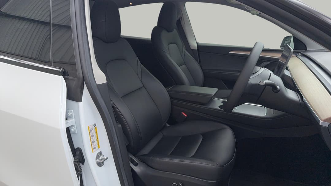 2023 Tesla Model Y Long Range, Automatic, 38719 km, Right Side Front Door Cabin View