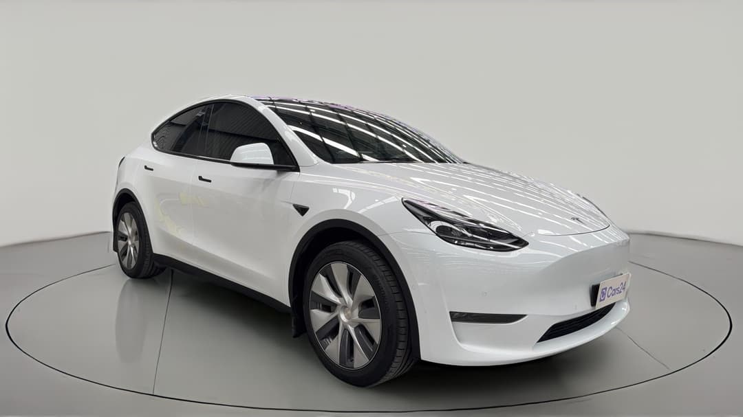 2023 Tesla Model Y Long Range, Automatic, 38719 km, Right Front Diagonal (45- Degree) View