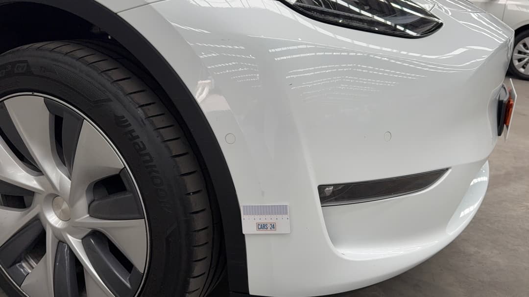 2023 Tesla Model Y Long Range, Automatic, 38719 km, Bumper Front Scratch