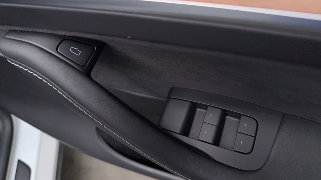 2023 Tesla Model Y Long Range, Automatic, 38719 km, Drivers Side Door Panel Controls