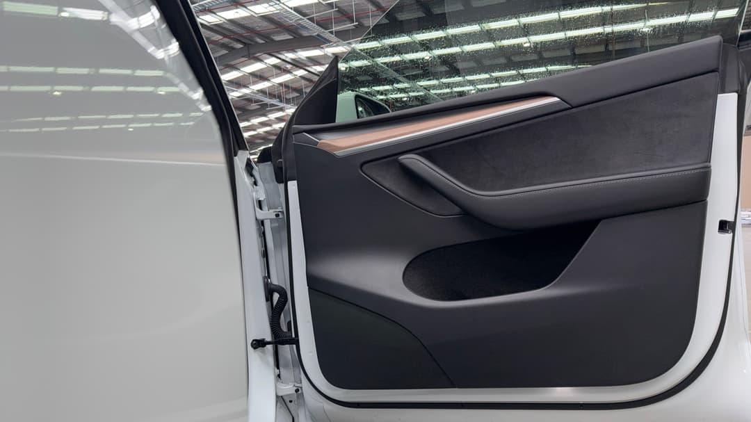 2023 Tesla Model Y Long Range, Automatic, 38719 km, Speaker View