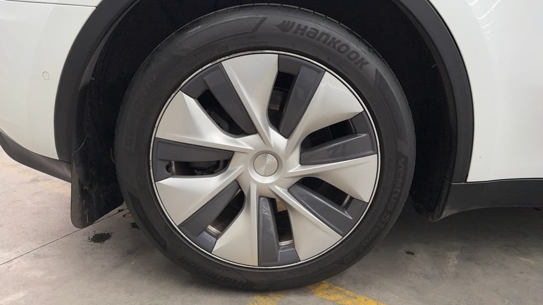 2023 Tesla Model Y Long Range, Automatic, 38719 km, Right Rear Wheel