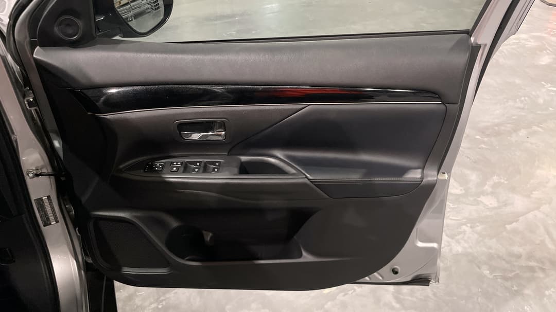 2018 Mitsubishi Outlander Ls 7 Seat (2WD), Automatic, 120030 km, Speaker View