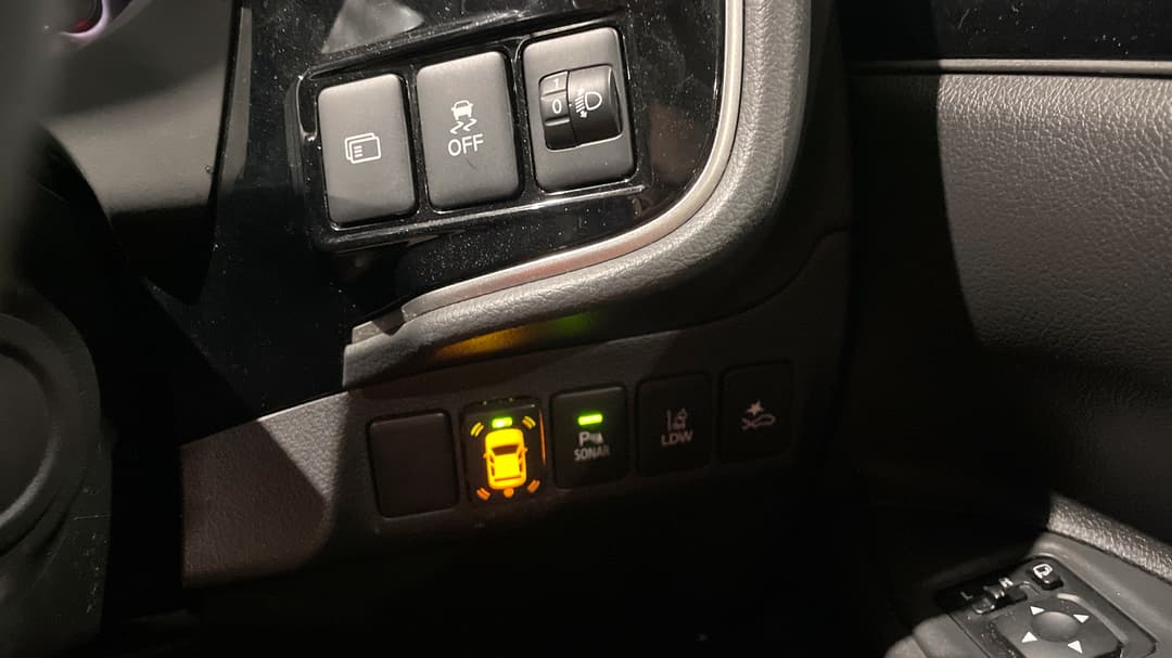 2018 Mitsubishi Outlander Ls 7 Seat (2WD), Automatic, 120030 km, Utility Switches/Buttons