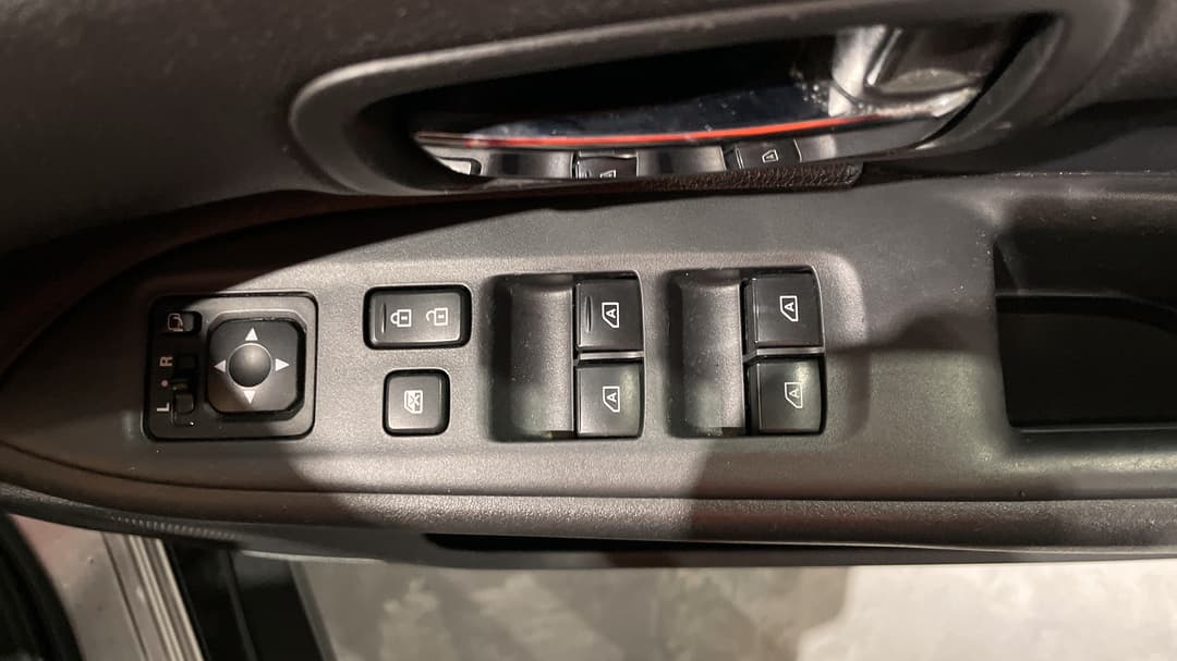 2018 Mitsubishi Outlander Ls 7 Seat (2WD), Automatic, 120030 km, Drivers Side Door Panel Controls