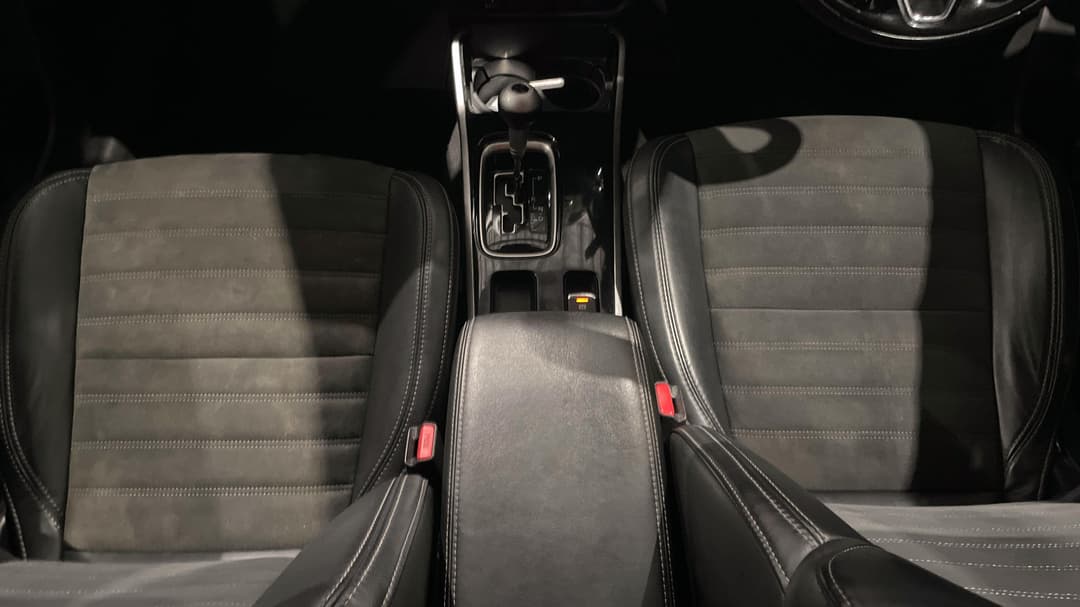 2018 Mitsubishi Outlander Ls 7 Seat (2WD), Automatic, 120030 km, Center Console