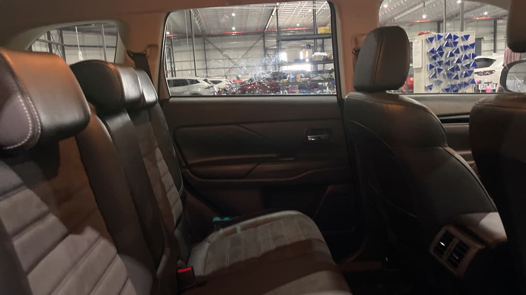 2018 Mitsubishi Outlander Ls 7 Seat (2WD), Automatic, 120030 km, Right Side Rear Door Cabin View