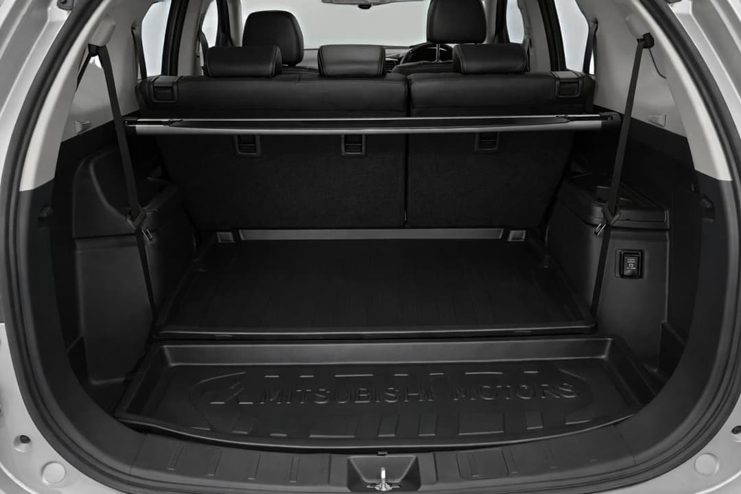 2018 Mitsubishi Outlander Ls 7 Seat (2WD), Automatic, 120030 km, Boot Inside View