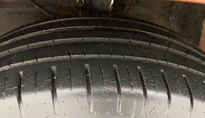 2017 Maruti Baleno ALPHA PETROL 1.2, Petrol, Manual, 5,897 km, Left Front Tyre Tread
