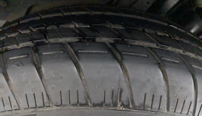 2015 Volkswagen Vento HIGHLINE PETROL, Petrol, Manual, 63,072 km, Right Rear Tyre Tread