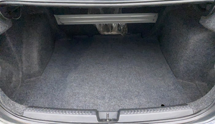 2015 Volkswagen Vento HIGHLINE PETROL, Petrol, Manual, 63,072 km, Boot Inside