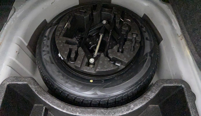 2015 Volkswagen Vento HIGHLINE PETROL, Petrol, Manual, 63,072 km, Spare Tyre