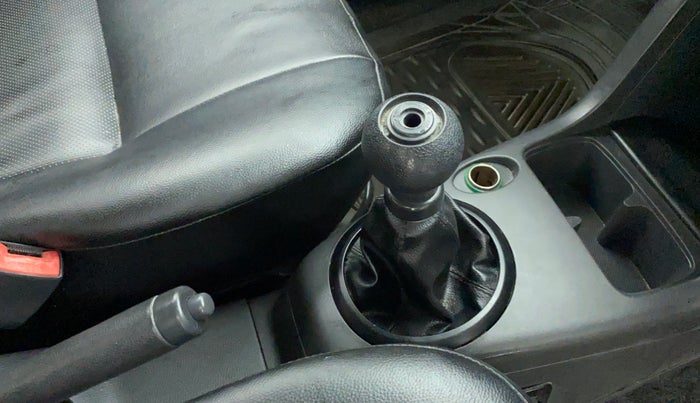 2011 Maruti Swift LXI D, CNG, Manual, 80,296 km, Gear lever - Knob has minor damage