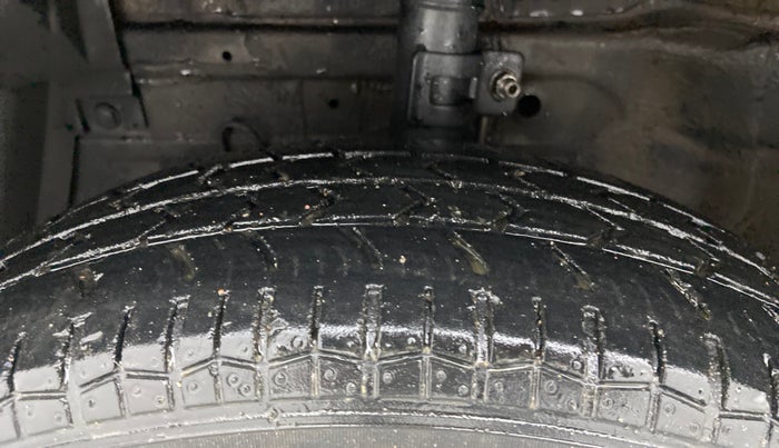 2014 Maruti Swift Dzire VDI, Diesel, Manual, 73,626 km, Left Front Tyre Tread