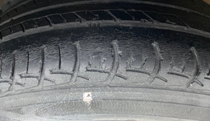 2016 Maruti Ertiga VDI SHVS, Diesel, Manual, 42,020 km, Left Front Tyre Tread