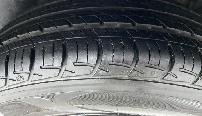 2016 Maruti Ertiga VDI SHVS, Diesel, Manual, 42,020 km, Left Rear Tyre Tread
