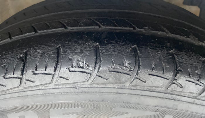 2016 Maruti Ertiga VDI SHVS, Diesel, Manual, 42,020 km, Right Front Tyre Tread
