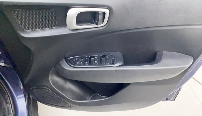 2020 Hyundai VENUE SX 1.0 TURBO, Petrol, Manual, 65,341 km, Driver Side Door Panels Control