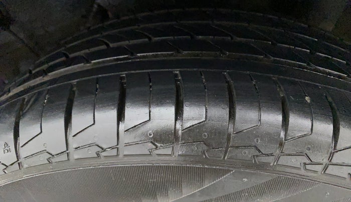 2020 Hyundai VENUE SX 1.0 TURBO, Petrol, Manual, 65,341 km, Left Rear Tyre Tread
