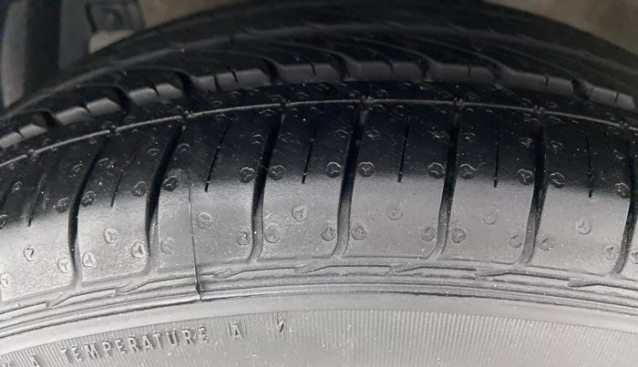 2017 Maruti Ciaz DELTA 1.3 DDIS SHVS, Diesel, Manual, 58,541 km, Left Front Tyre Tread