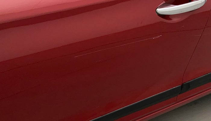 2017 Hyundai Elite i20 ASTA 1.2 DUAL TONE, Petrol, Manual, 43,875 km, Front passenger door - Minor scratches