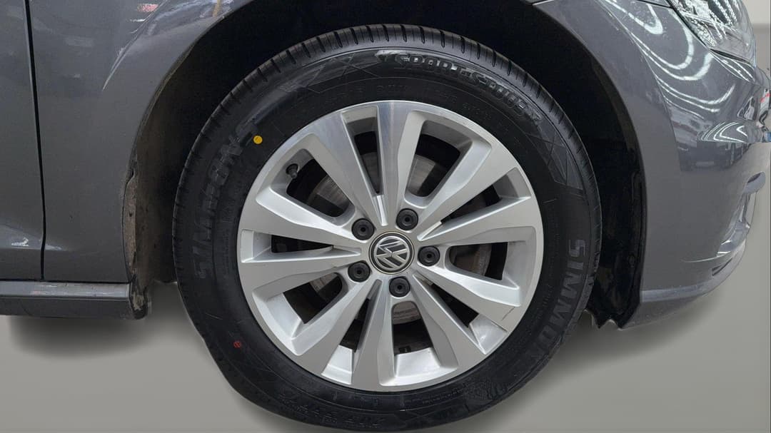 2018 Volkswagen Golf 110 Tsi Trendline, Automatic, 127374 km, Right Front Wheel