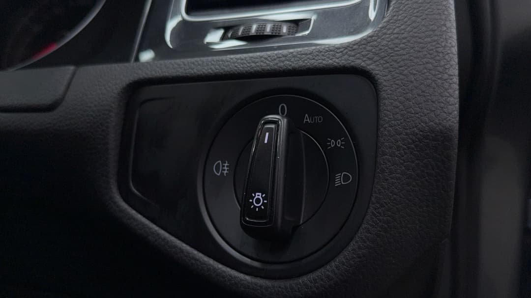 2018 Volkswagen Golf 110 Tsi Trendline, Automatic, 127374 km, Utility Switches/Buttons