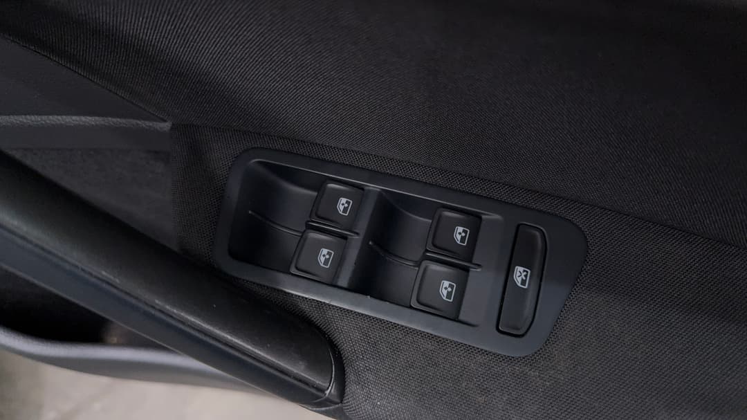 2018 Volkswagen Golf 110 Tsi Trendline, Automatic, 127374 km, Drivers Side Door Panel Controls