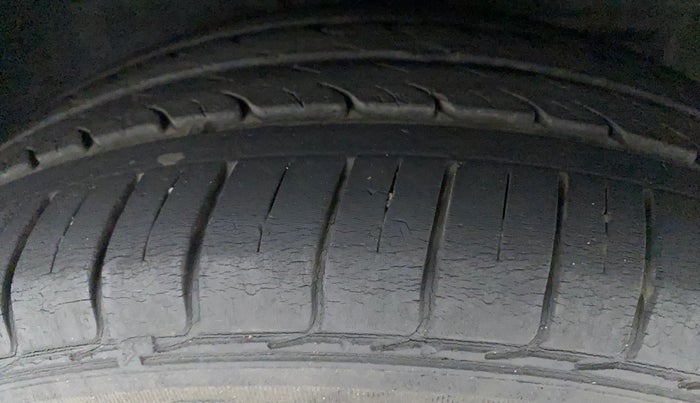 2016 Toyota Etios CROSS 1.2 G, Petrol, Manual, 56,689 km, Right Front Tyre Tread