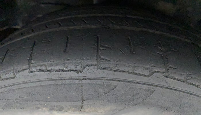 2016 Toyota Etios CROSS 1.2 G, Petrol, Manual, 56,689 km, Right Rear Tyre Tread