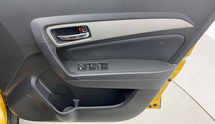 2018 Maruti Vitara Brezza ZDI PLUS DUAL TONE, Diesel, Manual, 38,017 km, Driver Side Door Panels Controls