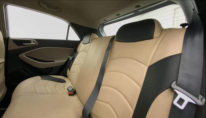 2018 Hyundai Elite i20 SPORTZ 1.2, Petrol, Manual, 41,245 km, Right Side Rear Door Cabin
