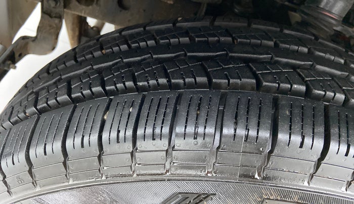 2018 Mahindra Bolero Power+ SLX, Diesel, Manual, 53,050 km, Left Front Tyre Tread