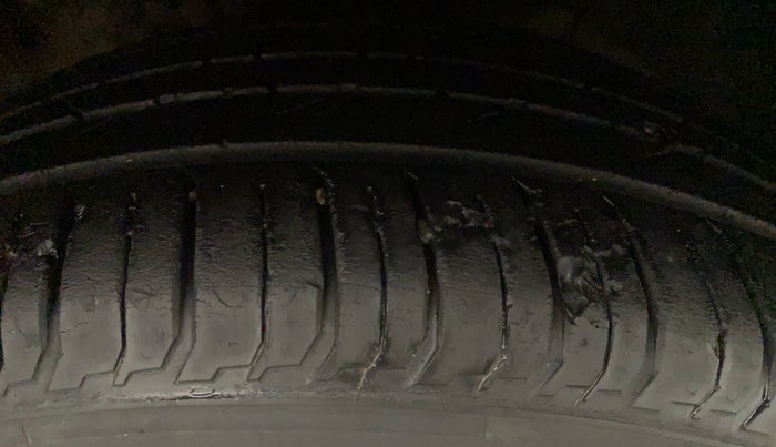 2017 Hyundai Elite i20 ASTA 1.2 (O), Petrol, Manual, 71,699 km, Left Front Tyre Tread