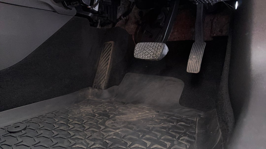 2018 Holden Calais V (5yr), Automatic, 92035 km, Pedals and Footmat