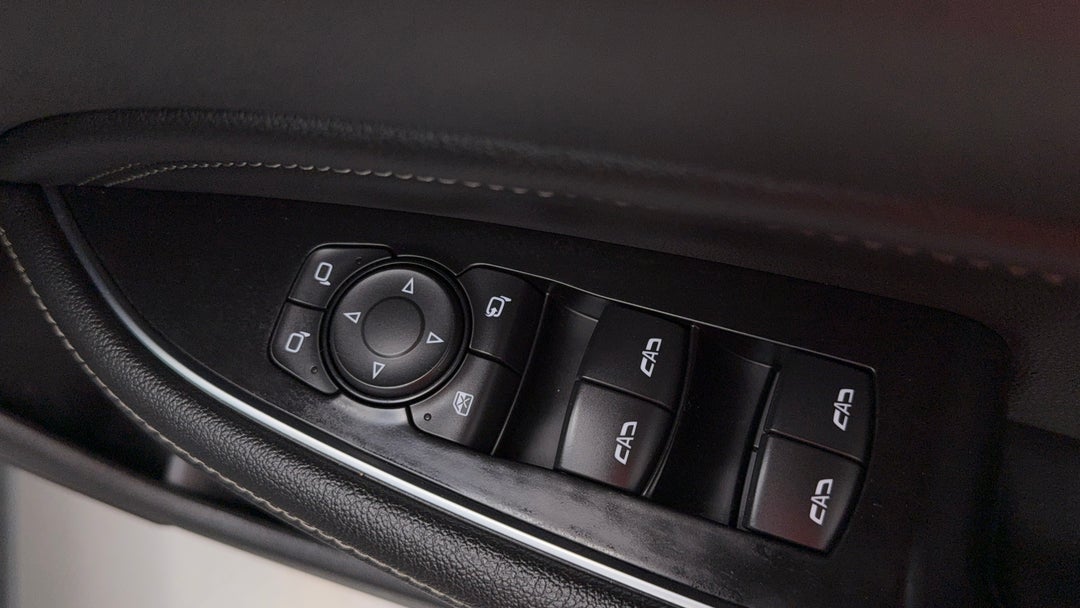 2018 Holden Calais V (5yr), Automatic, 92035 km, Drivers Side Door Panel Controls